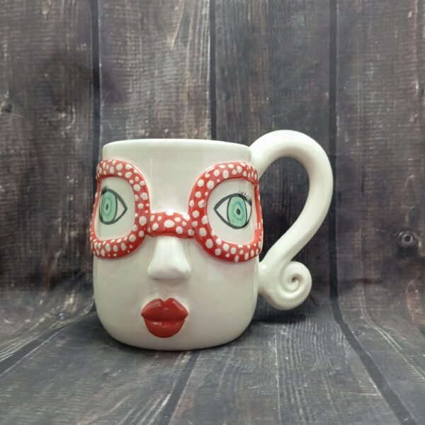 Taza Gafas Rojas a Topos Blancos.